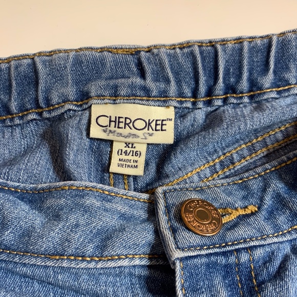 2/$14 or 3/$19👑 Cherokee shorts w/ elastic waist - Picture 3 of 5